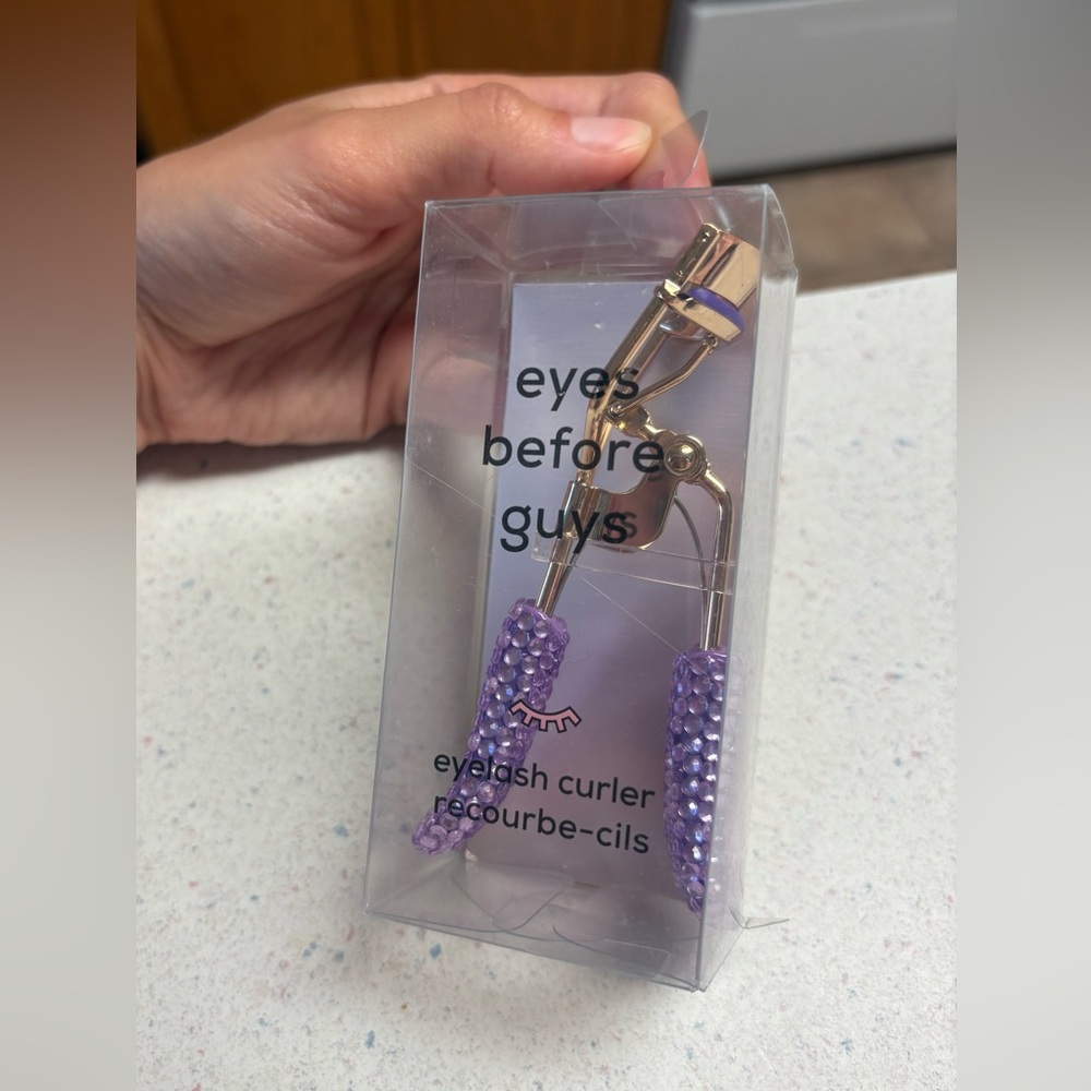 Eyelash curler